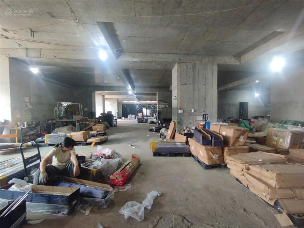 Cho thuê kho tầng 3 mặt phố vạn phúc,hà đông,dt 1200m giá 40 triệu,trung tâm hà nội. 0968 120 ***