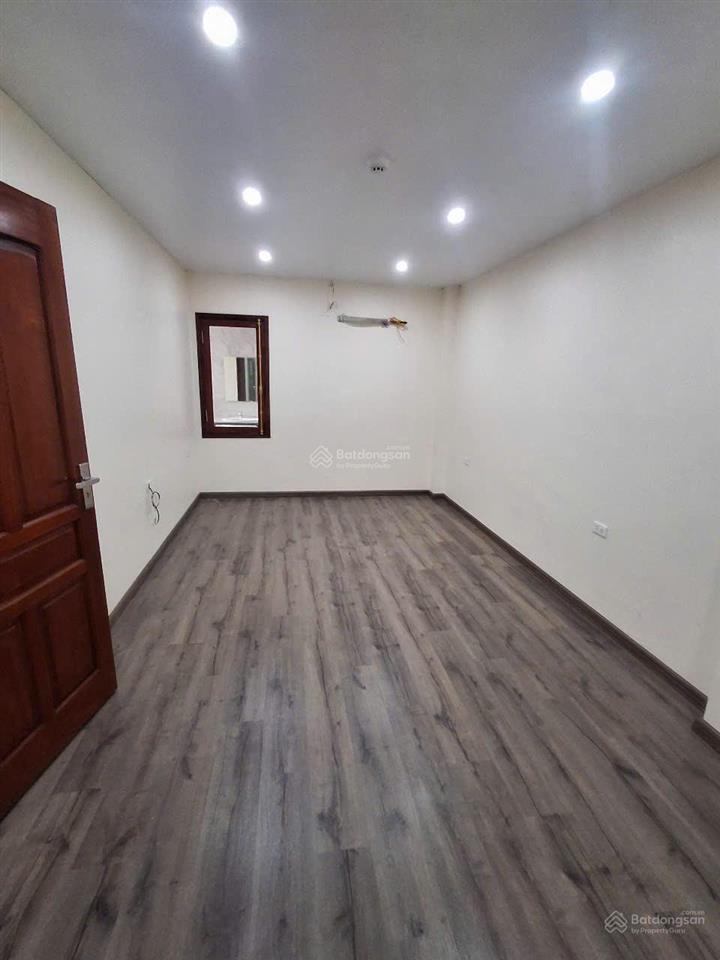 Cho thuê toà nhà văn phòng mặt đường khu đô thị văn phú, 130m2 * 6 tầng 1 hầm, có pccc giá 65 tr/th