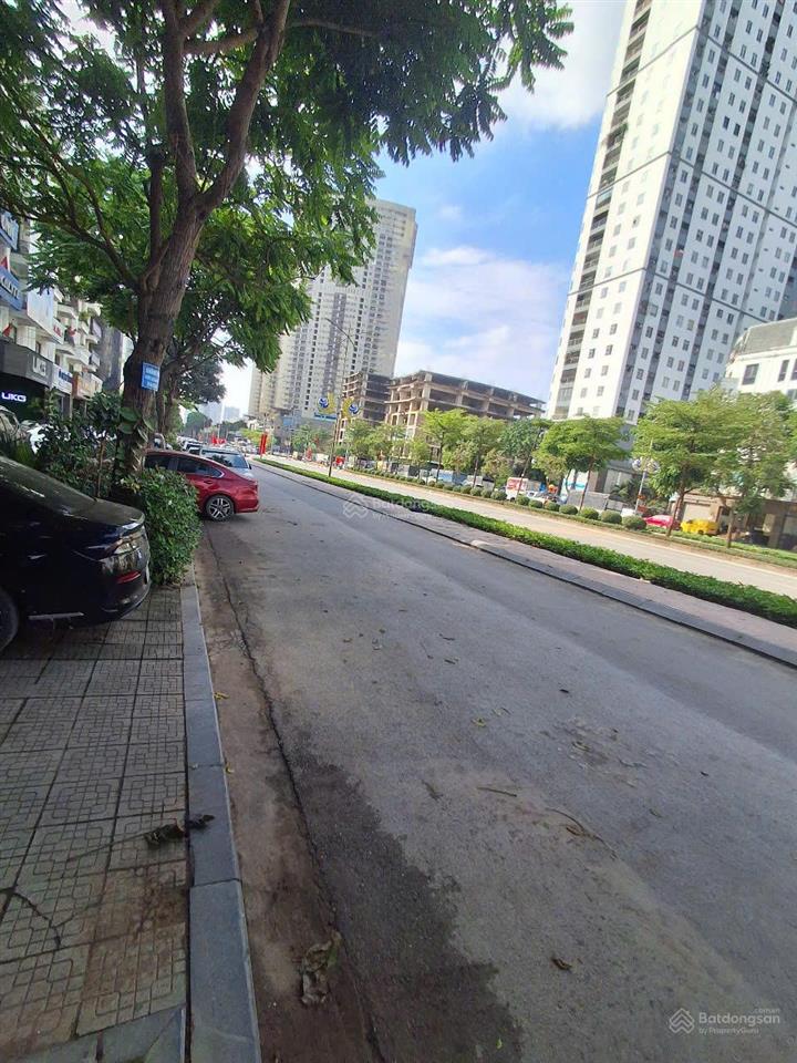 Cho thuê toà nhà văn phòng mặt đường khu đô thị văn phú, 130m2 * 6 tầng 1 hầm, có pccc giá 65 tr/th