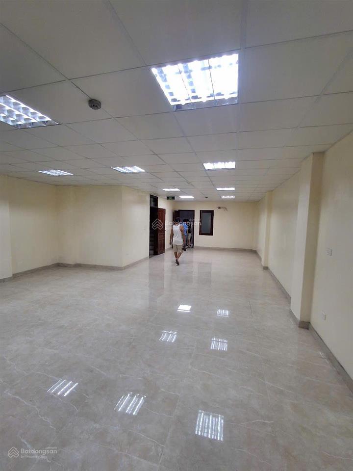 Cho thuê toà nhà văn phòng mặt đường khu đô thị văn phú, 130m2 * 6 tầng 1 hầm, có pccc giá 65 tr/th