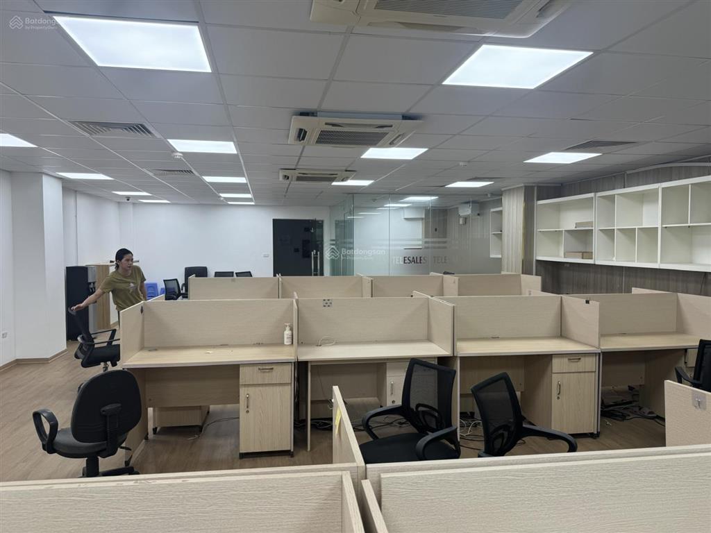 Cho thuê nhà ngõ phố trung kính cầu giấy dt 140m * 8 tầng 1 hầm,thông sàn,thang máy,giá 120 triệu