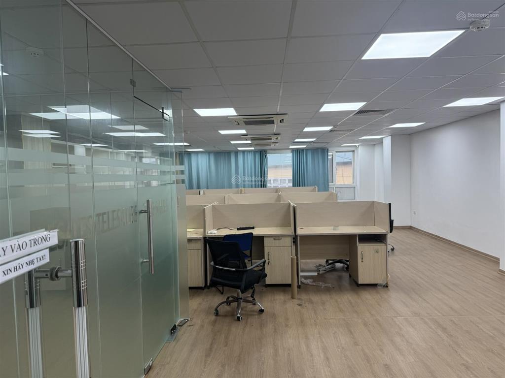 Cho thuê nhà ngõ phố trung kính cầu giấy dt 140m * 8 tầng 1 hầm,thông sàn,thang máy,giá 120 triệu