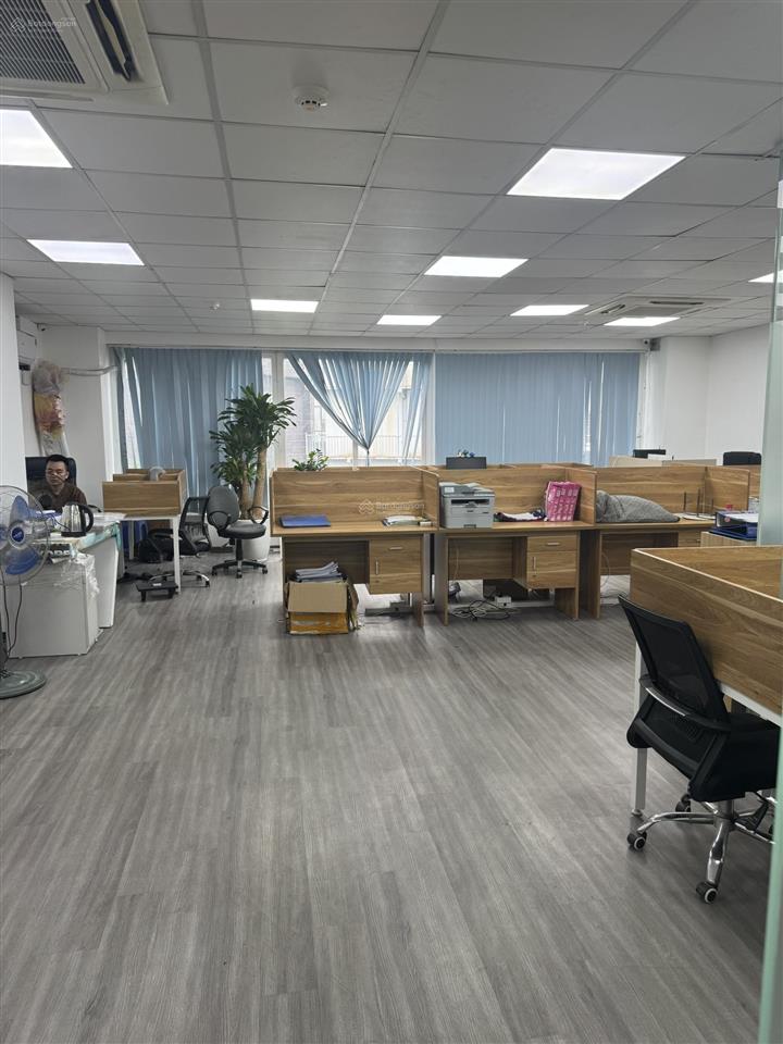 Cho thuê nhà ngõ phố trung kính cầu giấy dt 140m * 8 tầng 1 hầm,thông sàn,thang máy,giá 120 triệu