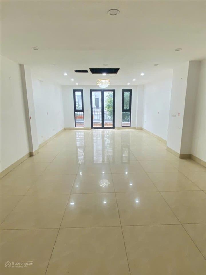 Cho thuê nhà roman tố hữu 85m * 5 tầng,cho thuê tầng 1,2,3 thông sàn thang cuối,giá 26 triệu