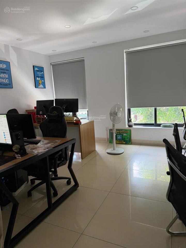 Cho thuê nhà vinhomes hàm nghi, dt 95m * 5 tầng, giá 50 triệu có thang máy,  0968 120 ***