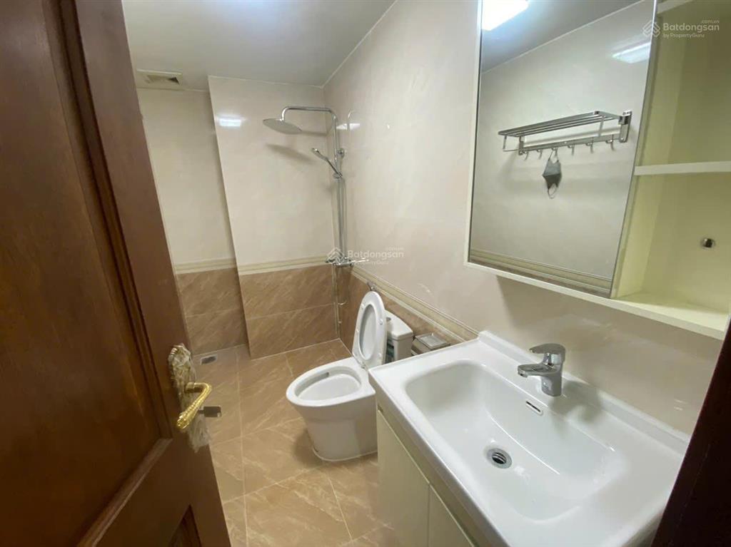 Cho thuê nhà 33 triệu thành phố giao lưu phạm văn đồng, dt 128m * 5 tầng 1 hầm, cho thuê tầng 1 & 2