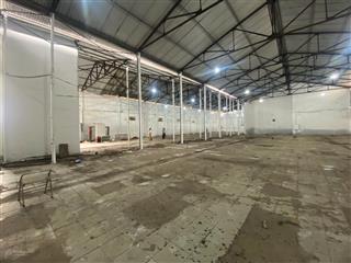 Cho thuê kho trung tâm thành phố, ngõ 89 lạc long quân, đường rộng 12m, dt 1100m2, giá ~130k/m²/th
