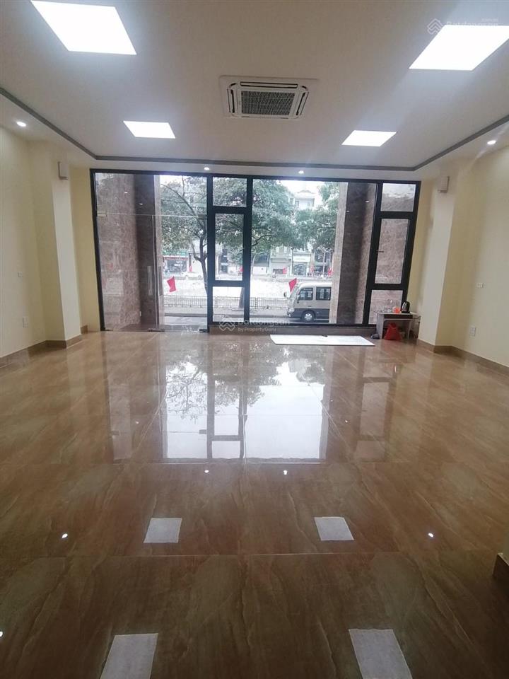 Cho thuê nhà khu phân lô đường rộng 9m, số 108 cự lộc, 90m2 6 tầng, thông sàn, thang máy, giá 65 tr