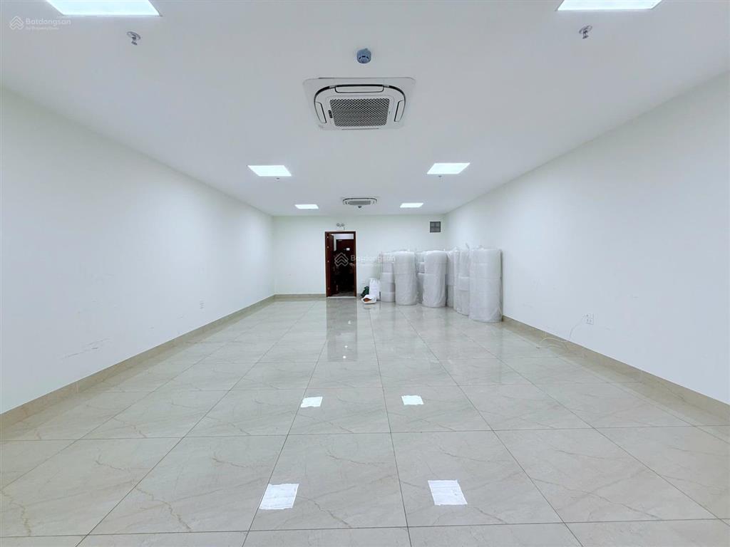 Cho thuê toà nhà nam trung yên,phường yên hoà, dt 140m*7,5 tầng,giá 135 triệu có pccc  0968 120 ***
