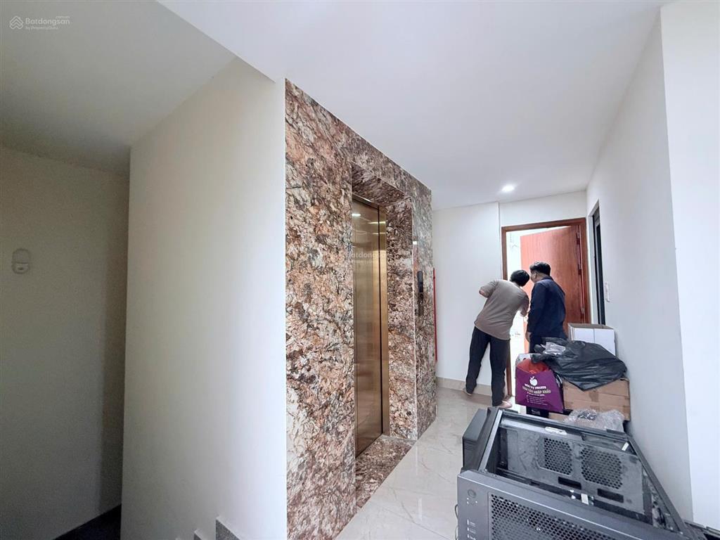 Cho thuê toà nhà nam trung yên,phường yên hoà, dt 140m*7,5 tầng,giá 135 triệu có pccc  0968 120 ***