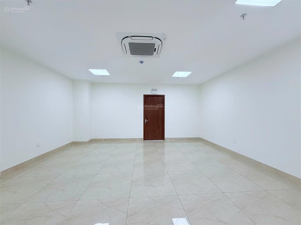 Cho thuê toà nhà nam trung yên,phường yên hoà, dt 140m*7,5 tầng,giá 135 triệu có pccc  0968 120 ***
