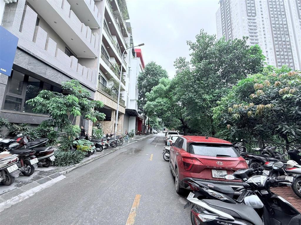 Cho thuê toà nhà nam trung yên,phường yên hoà, dt 140m*7,5 tầng,giá 135 triệu có pccc  0968 120 ***