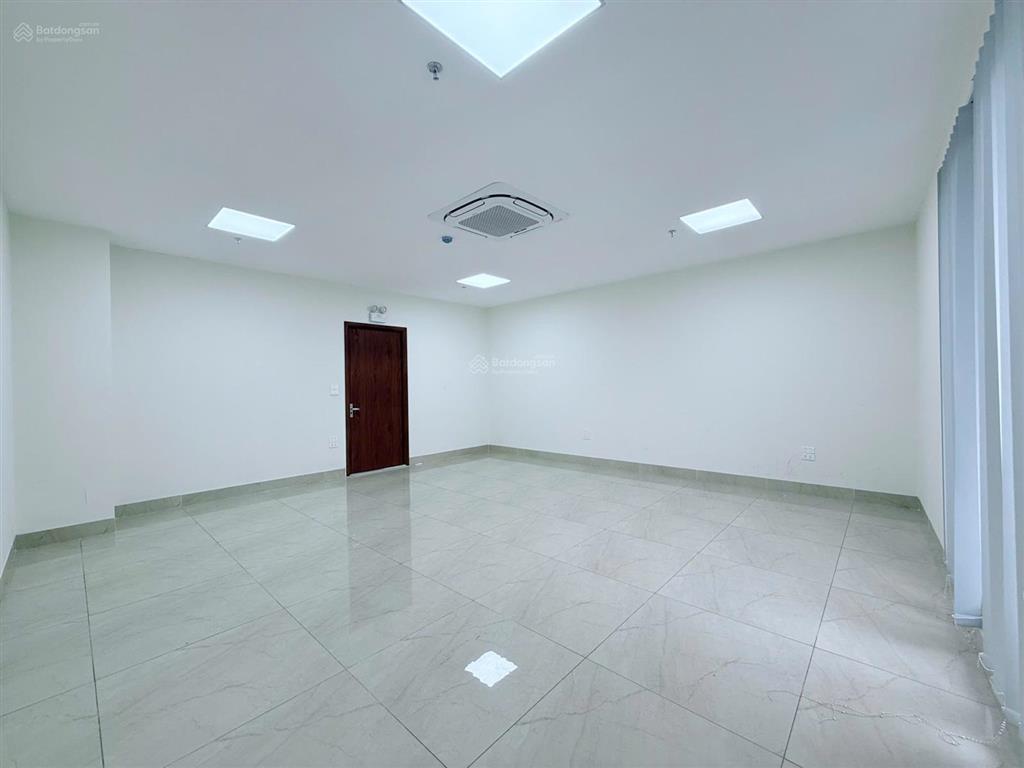 Cho thuê toà nhà nam trung yên,phường yên hoà, dt 140m*7,5 tầng,giá 135 triệu có pccc  0968 120 ***
