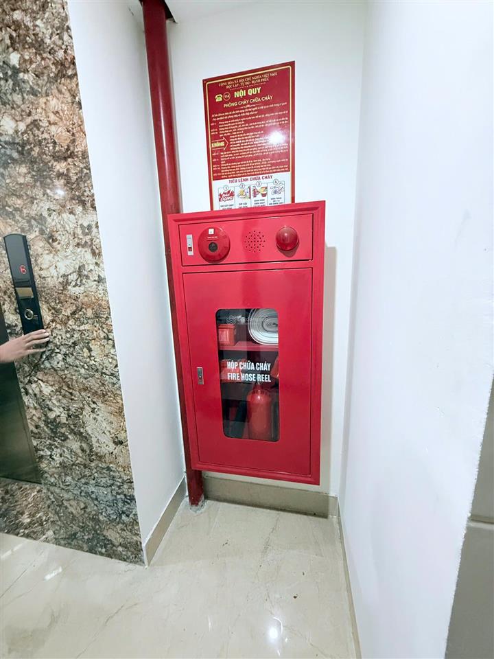 Cho thuê toà nhà nam trung yên,phường yên hoà, dt 140m*7,5 tầng,giá 135 triệu có pccc  0968 120 ***