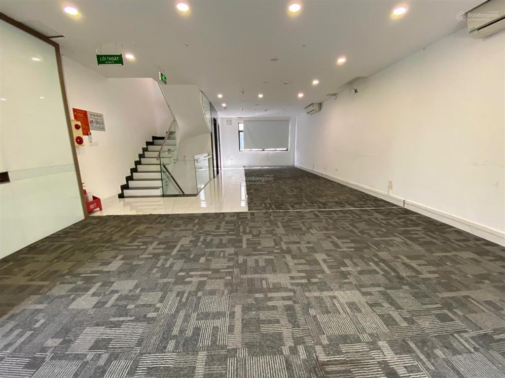 Cho thuê nhà lô góc him lam vạn phúc, dt 100m * 7 tầng, có thang máy, giá 52,5 triệu,  0968 120 ***