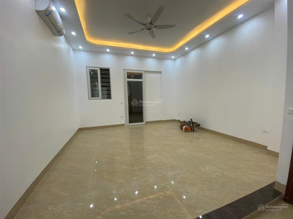 Cho thuê nhà mặt phố vinhomes green 96m2 * 4 tầng 1 hầm, thang máy giá 60 triệu,  0968 120 ***