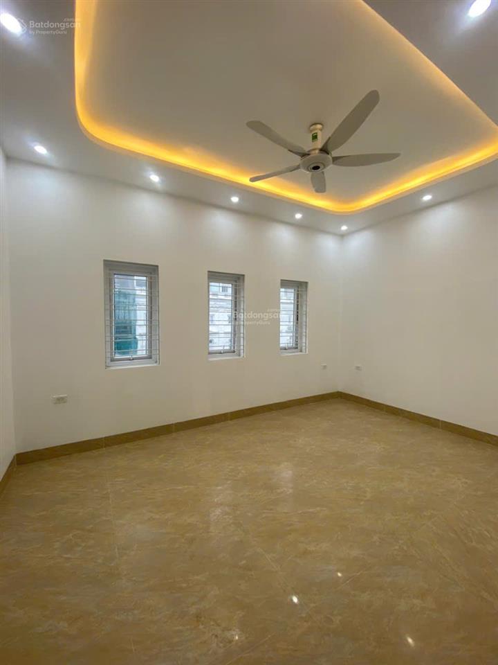 Cho thuê nhà mặt phố vinhomes green 96m2 * 4 tầng 1 hầm, thang máy giá 60 triệu,  0968 120 ***
