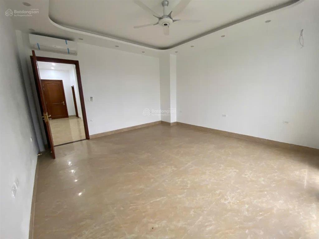 Cho thuê nhà mặt phố vinhomes green 96m2 * 4 tầng 1 hầm, thang máy giá 60 triệu,  0968 120 ***