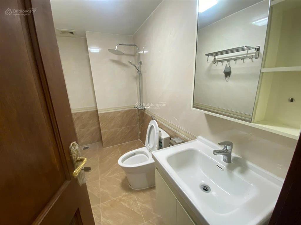 Cho thuê nhà mặt phố vinhomes green 96m2 * 4 tầng 1 hầm, thang máy giá 60 triệu,  0968 120 ***