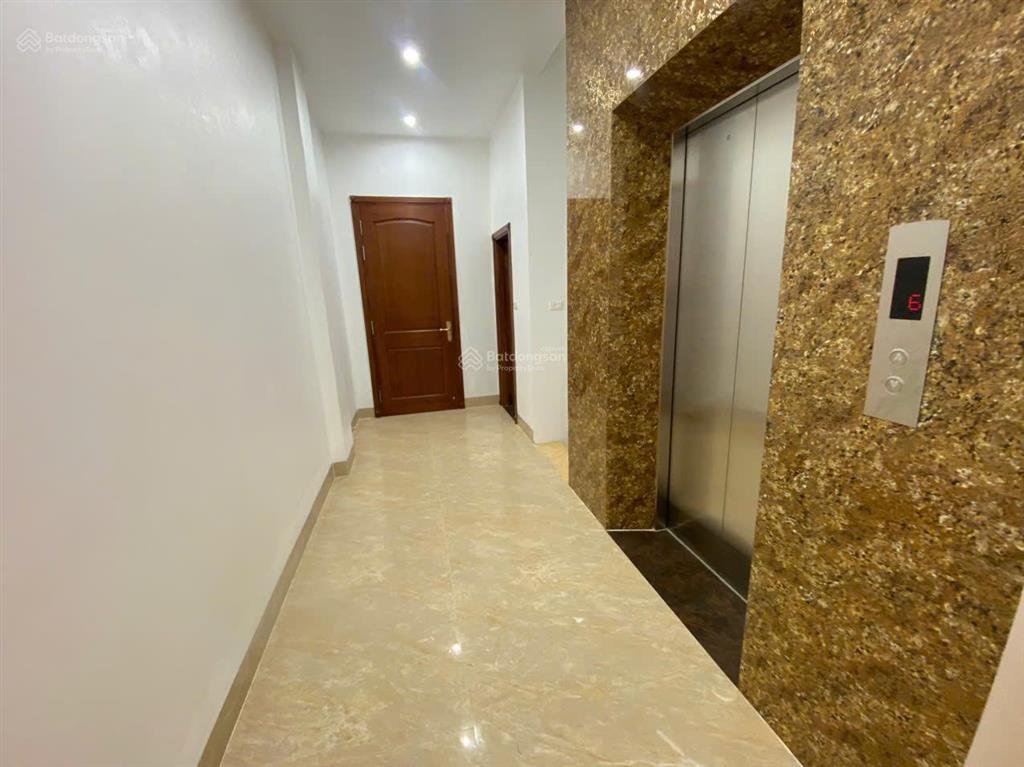 Cho thuê nhà mặt phố vinhomes green 96m2 * 4 tầng 1 hầm, thang máy giá 60 triệu,  0968 120 ***