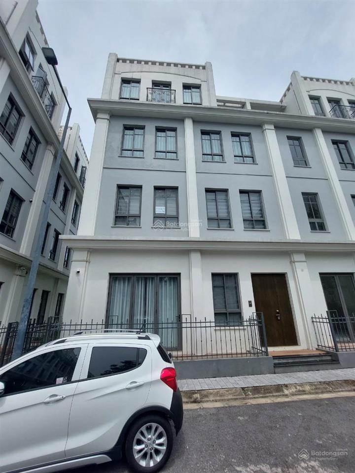 Cho thuê nhà mặt phố vinhomes green 96m2 * 4 tầng 1 hầm, thang máy giá 60 triệu,  0968 120 ***