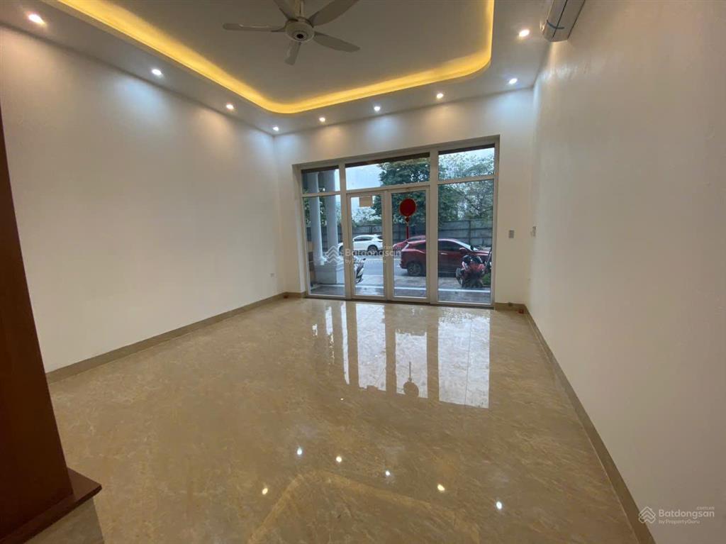 Cho thuê nhà mặt phố vinhomes green 96m2 * 4 tầng 1 hầm, thang máy giá 60 triệu,  0968 120 ***