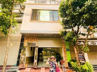 Cho thuê nhà khu đô thị trung hoà đường vũ phạm hàm,dt 100m * 5,5 tầng,có thang máy,giá 50 triệu