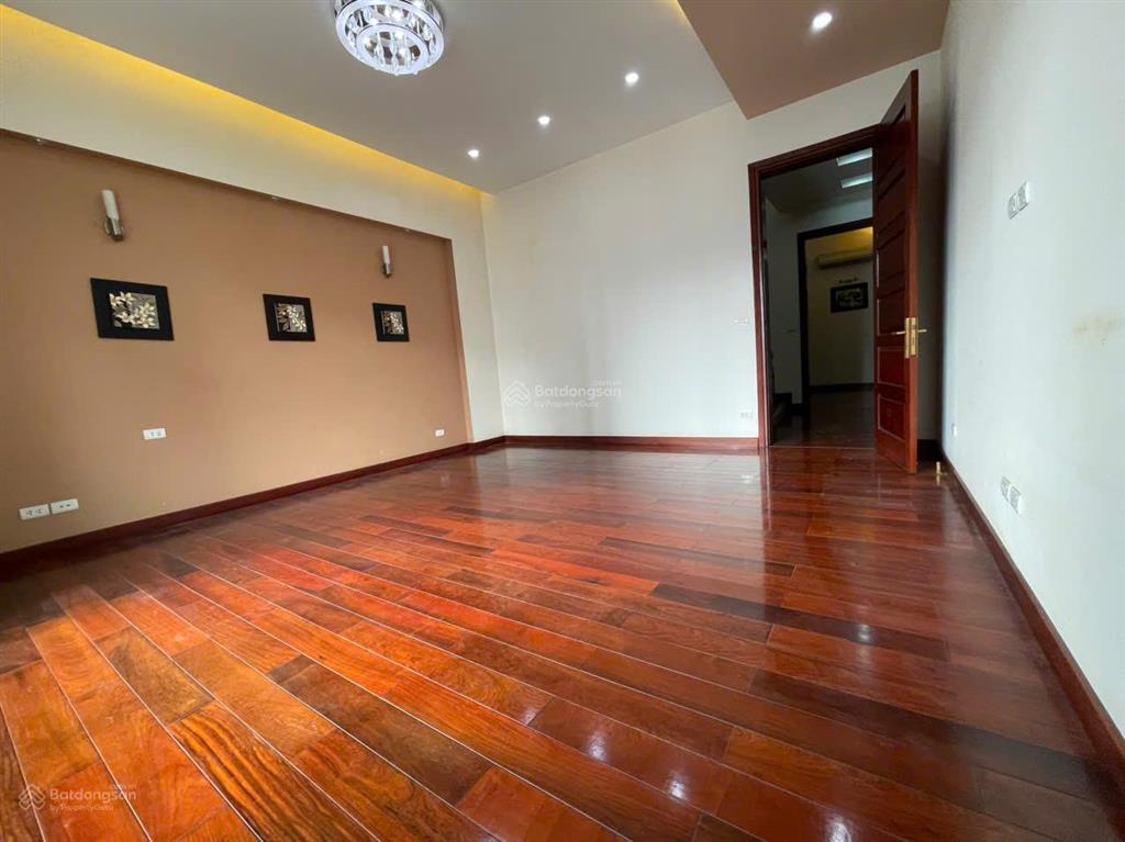 Cho thuê nhà khu đô thị trung hòa đường vũ phạm hàm, dt 100m * 5,5 tầng, có thang máy, giá 50 triệu