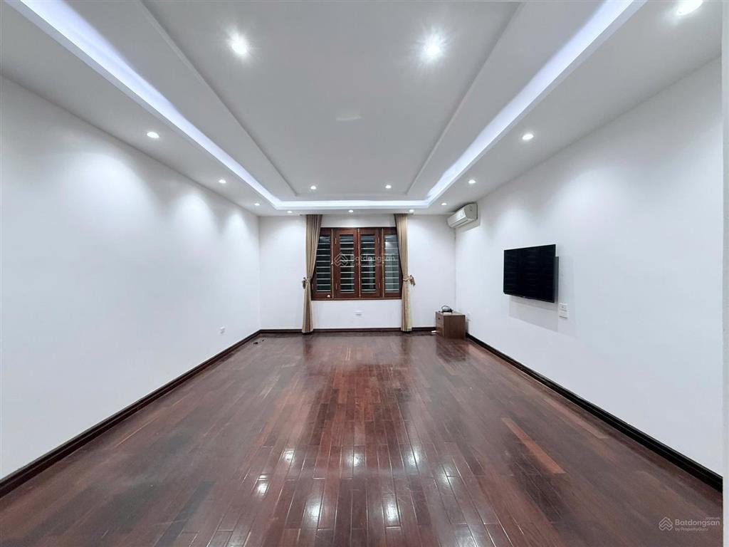 Cho thuê nhà ngõ 1 nguyễn hoàng tôn,tây hồ,dt 100m * 5 tầng,thang máy,giá 40 triệu, 0968 120 ***