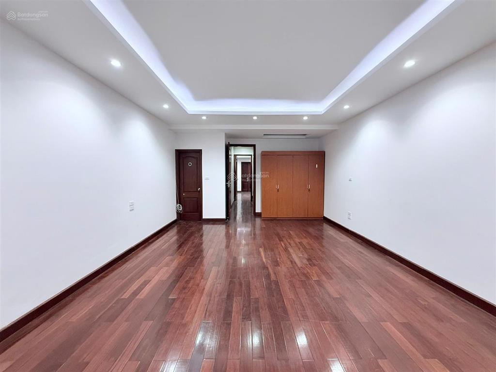 Cho thuê nhà ngõ 1 nguyễn hoàng tôn,tây hồ,dt 100m * 5 tầng,thang máy,giá 40 triệu, 0968 120 ***