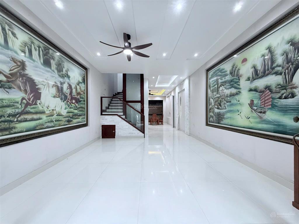 Cho thuê nhà ngõ 1 nguyễn hoàng tôn,tây hồ,dt 100m * 5 tầng,thang máy,giá 40 triệu, 0968 120 ***
