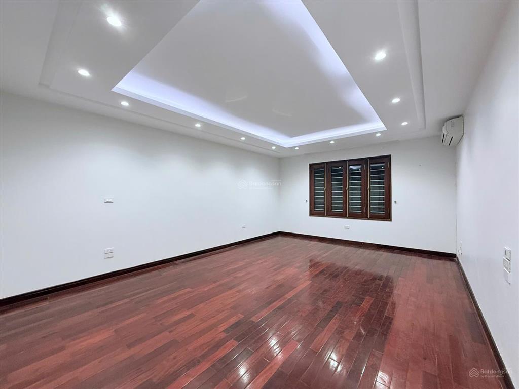 Cho thuê nhà ngõ 1 nguyễn hoàng tôn,tây hồ,dt 100m * 5 tầng,thang máy,giá 40 triệu, 0968 120 ***