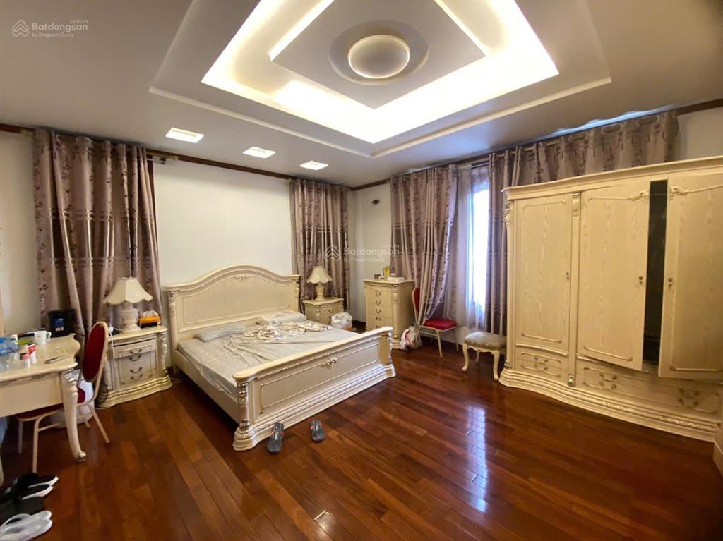 Cho thuê biệt thự vườn đào 689 lạc long quân,lô góc, đất 250m xd 180m * 4 tầng 1 hầm, 0968 120 ***