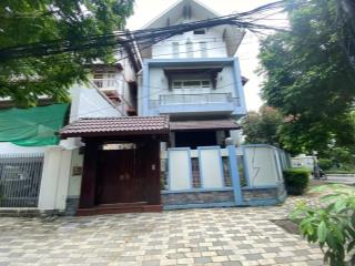 Cho thuê biệt thự vườn đào 689 lạc long quân,lô góc, đất 250m xd 180m * 4 tầng 1 hầm, 0968 120 ***