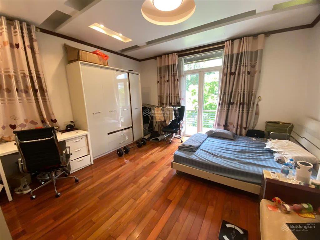 Cho thuê biệt thự vườn đào 689 lạc long quân,lô góc, đất 250m xd 180m * 4 tầng 1 hầm, 0968 120 ***