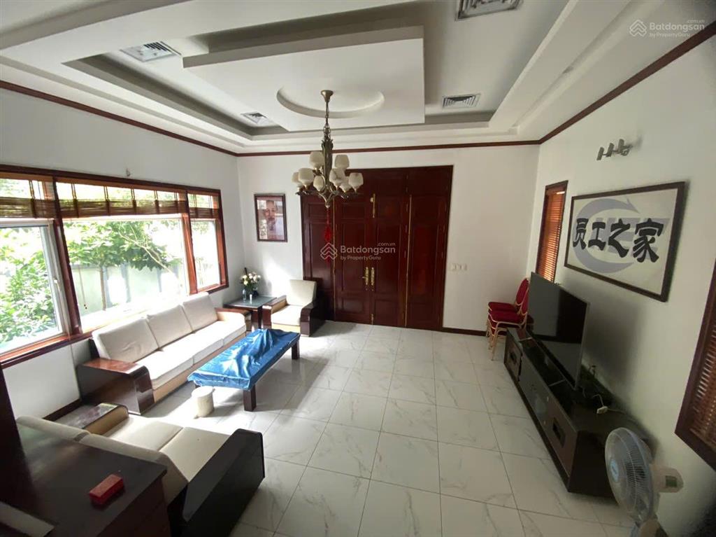Cho thuê biệt thự vườn đào 689 lạc long quân,lô góc, đất 250m xd 180m * 4 tầng 1 hầm, 0968 120 ***