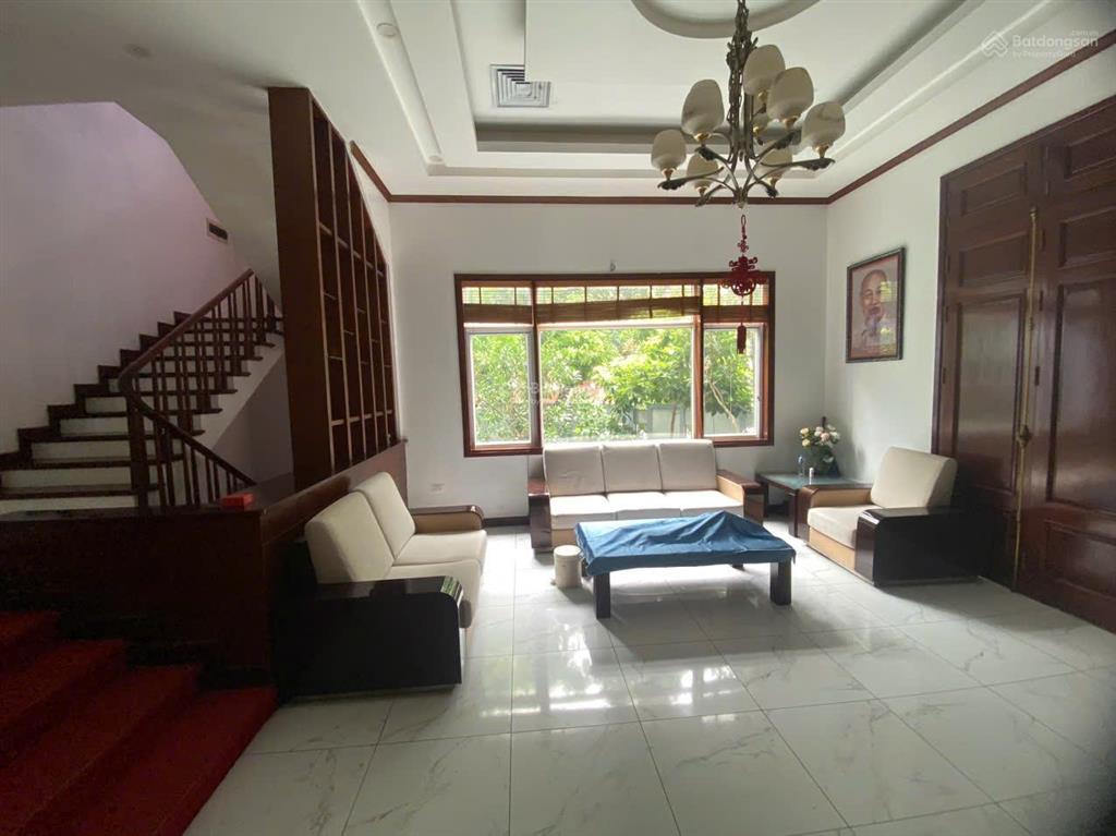Cho thuê biệt thự vườn đào 689 lạc long quân,lô góc, đất 250m xd 180m * 4 tầng 1 hầm, 0968 120 ***
