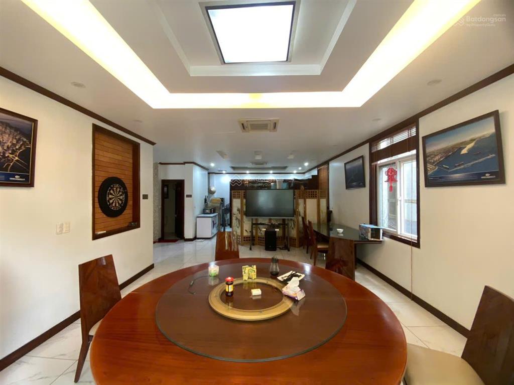 Cho thuê biệt thự vườn đào 689 lạc long quân,lô góc, đất 250m xd 180m * 4 tầng 1 hầm, 0968 120 ***