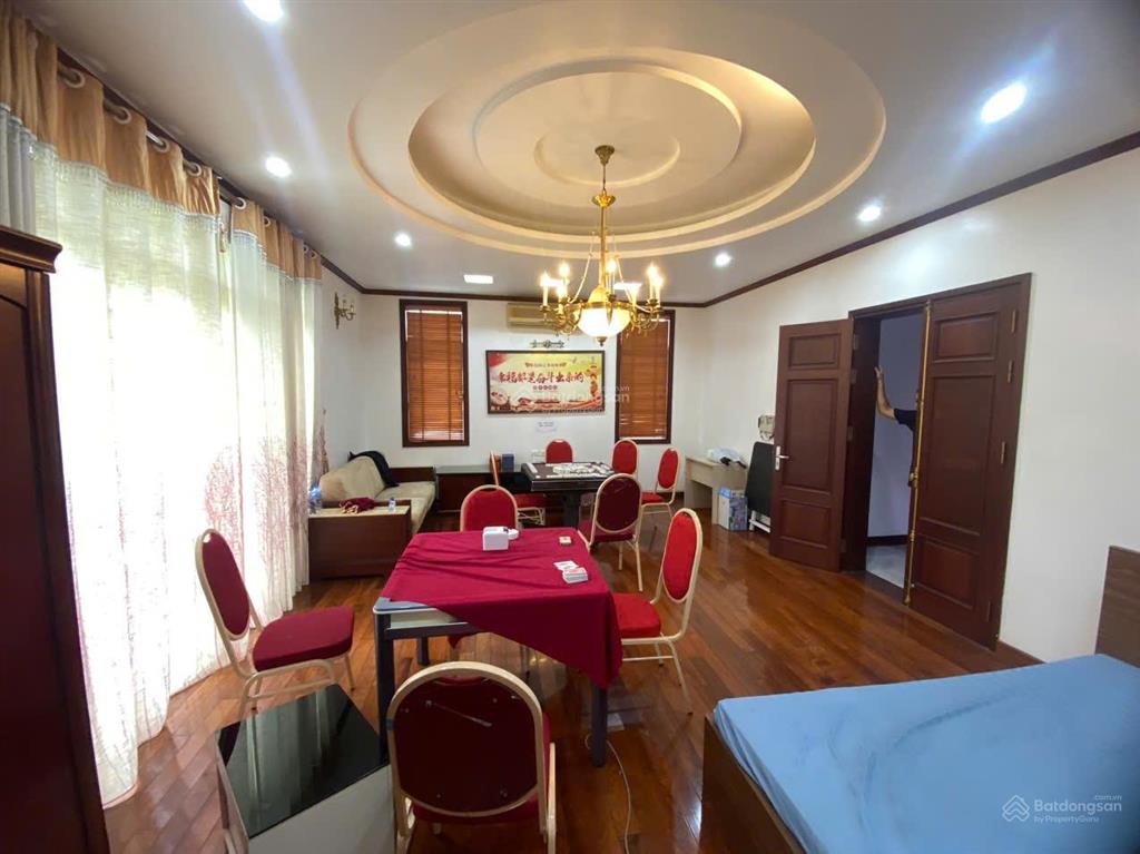 Cho thuê biệt thự vườn đào 689 lạc long quân,lô góc, đất 250m xd 180m * 4 tầng 1 hầm, 0968 120 ***