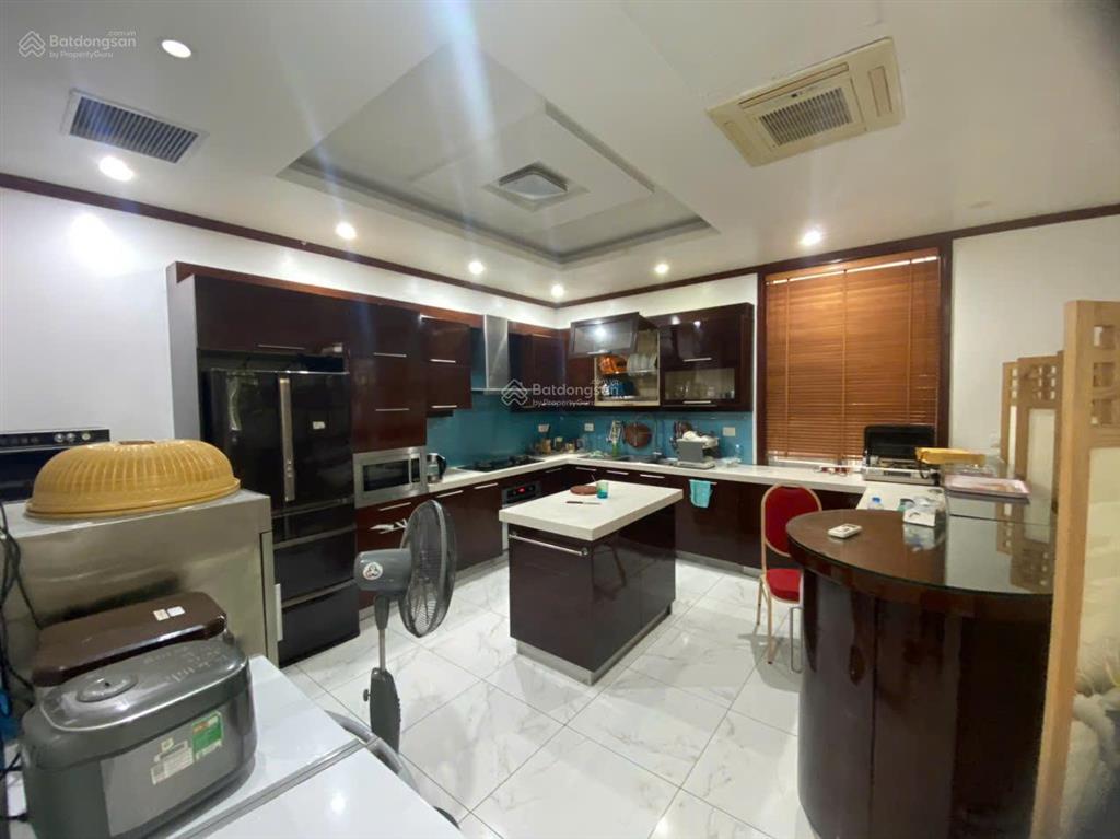 Cho thuê biệt thự vườn đào 689 lạc long quân,lô góc, đất 250m xd 180m * 4 tầng 1 hầm, 0968 120 ***