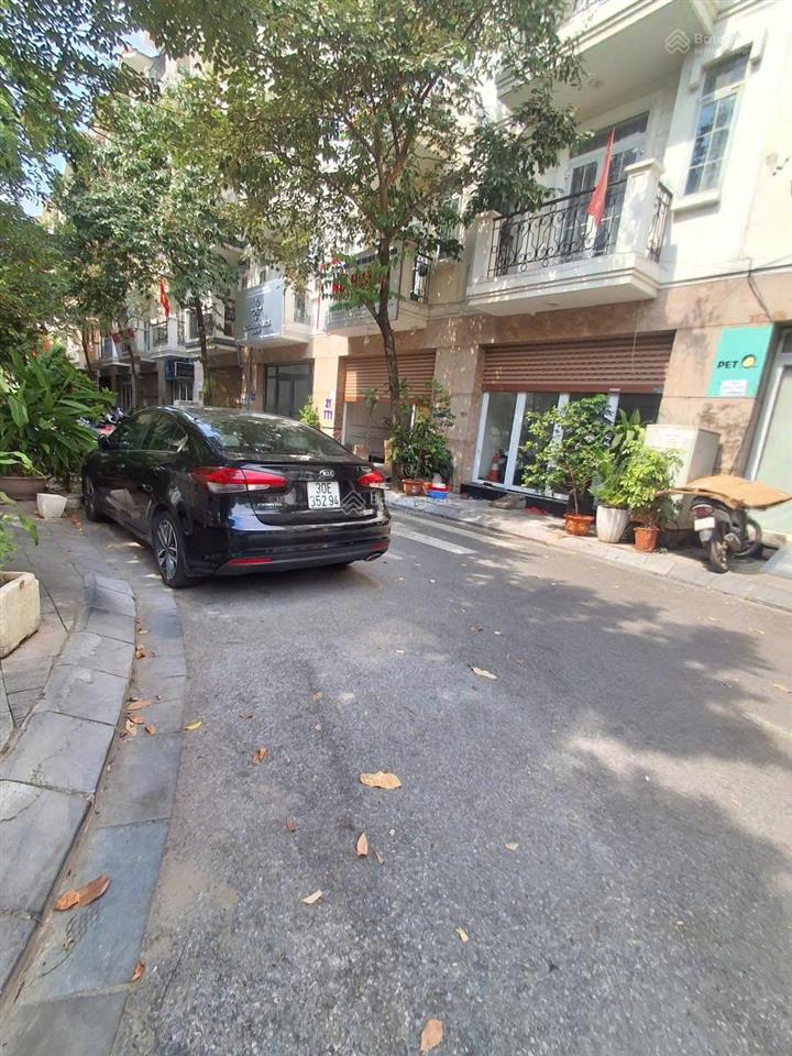 Cho thuê nhà khu đô thị 96 nguyễn huy tưởng, thanh xuân, 75m * 5 tầng, có thang máy,  0968 120 ***