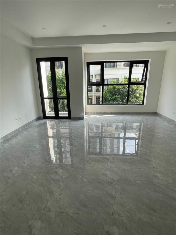 Cho thuê nhà đường rộng 12m ngõ 168 nguyễn xiển, dt 70m * 5 tầng, giá 32 triệu,  0968 120 ***