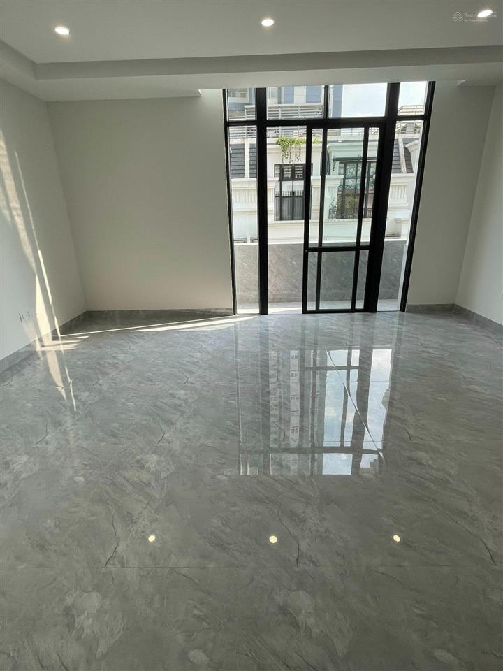 Cho thuê nhà đường rộng 12m ngõ 168 nguyễn xiển, dt 70m * 5 tầng, giá 32 triệu,  0968 120 ***