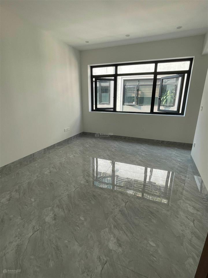 Cho thuê nhà đường rộng 12m ngõ 168 nguyễn xiển, dt 70m * 5 tầng, giá 32 triệu,  0968 120 ***