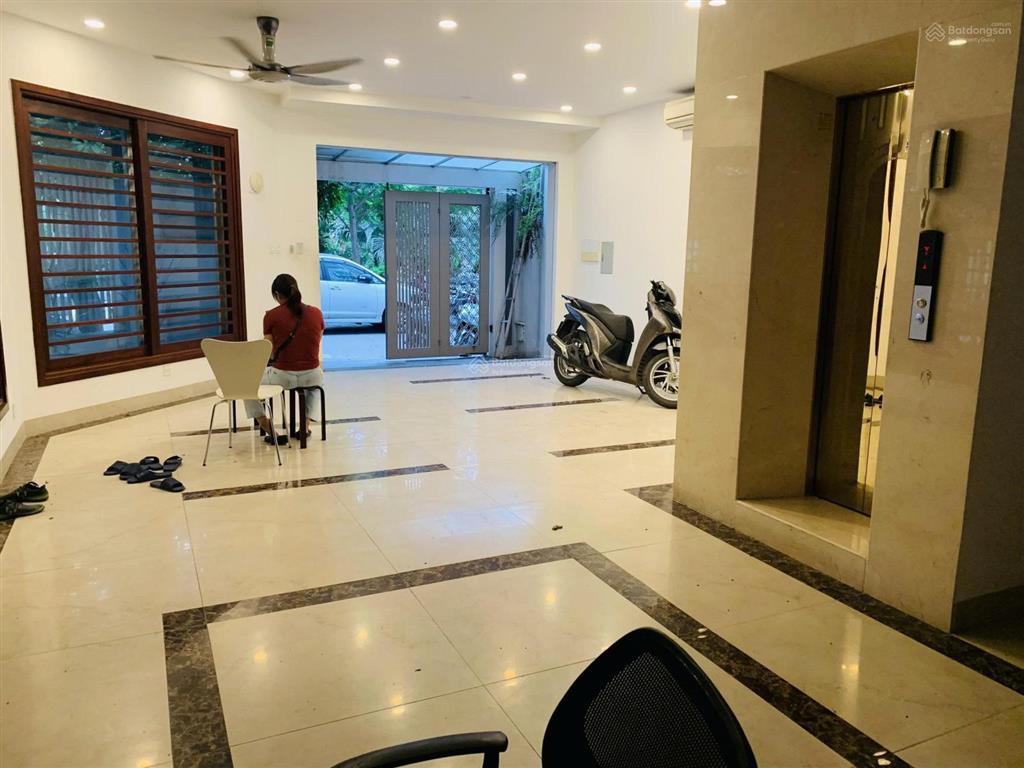Cho thuê nhà khu đô thị a10 nam trung yên, dt 100m * 4 tầng, có thang máy,  0968 120 ***