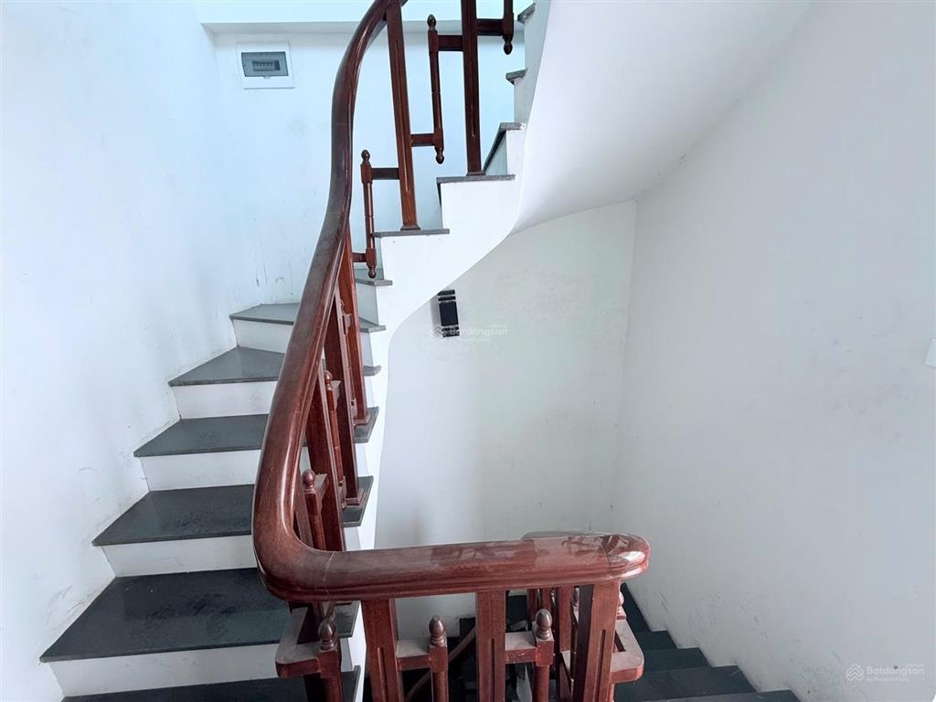 Cho thuê nhà liền kề đường phú diễn, bắc từ liêm dt 100m * 7 tầng, 1 hầm, thang máy, giá 45 triệu