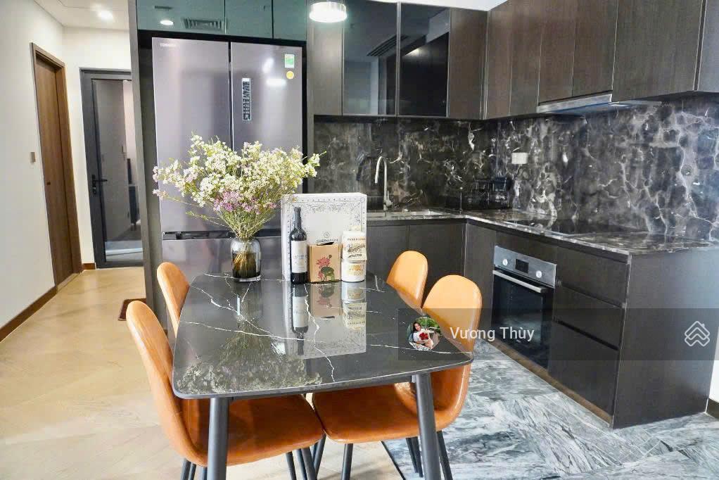 Chính chủ gửi bán căn 2 phòng ngủ 69m2 giá tốt 11.4 tỷ all in, tháp west tầng cao,  0938 211 ***