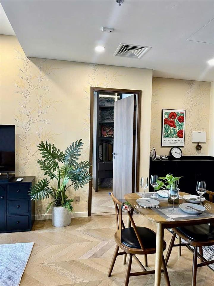 Chính chủ gửi bán 2 phòng ngủ lumiere riverside, giá chỉ 11.3 tỷ allin, có sổ,  0938 211 ***