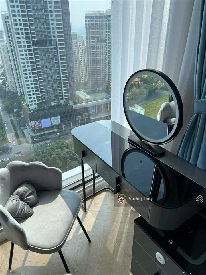 Chính chủ cho thuê căn góc 2 phòng ngủ tại lumiere riverside, giá 35 triệu.  0938 211 ***