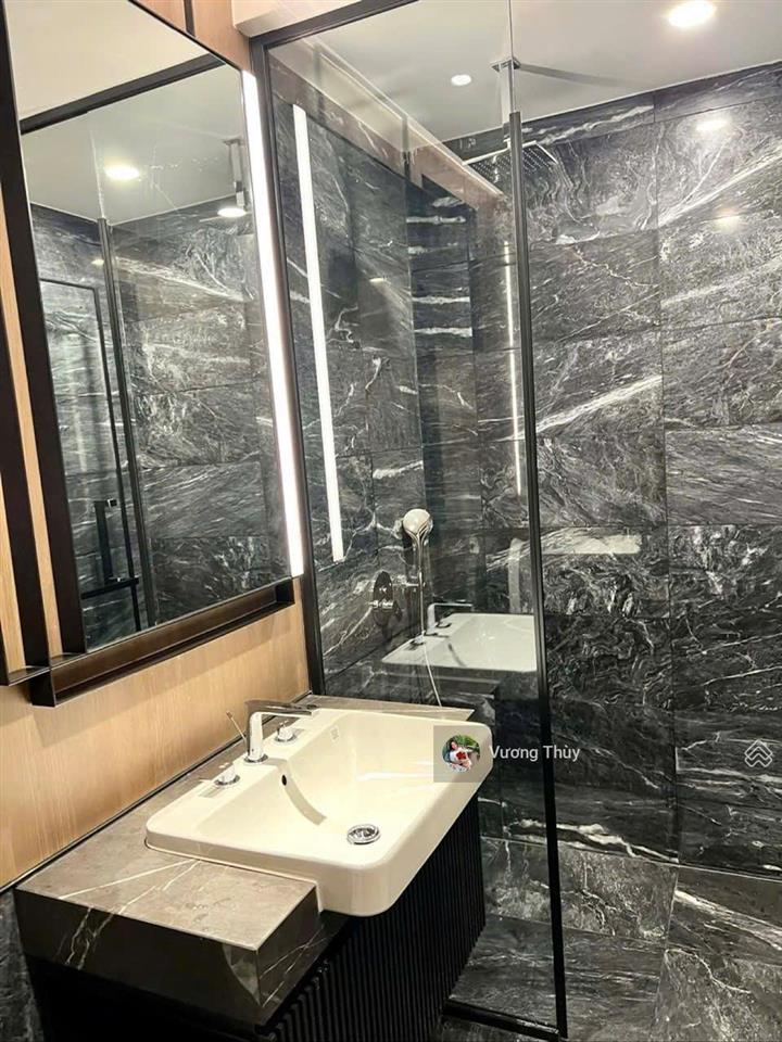 Chính chủ cho thuê căn góc 2 phòng ngủ tại lumiere riverside, giá 35 triệu.  0938 211 ***